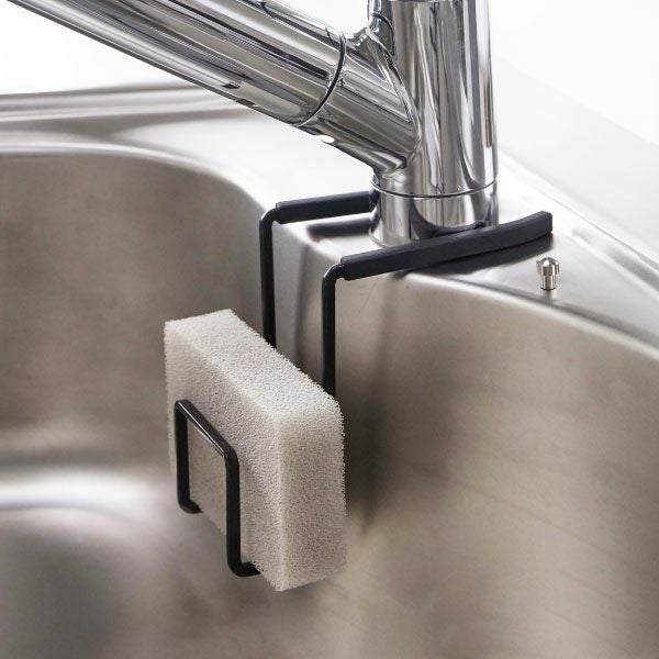 tower 蛇口にかけるスポンジホルダーの使用イメージ